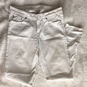 AE Distressed White Denim Jean